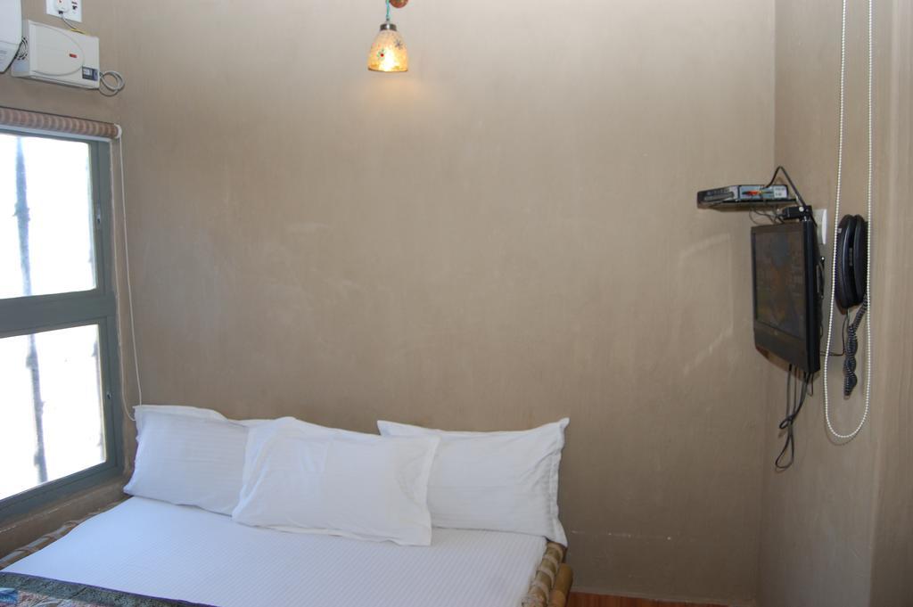 Shri Guest House Varanasi Oda fotoğraf