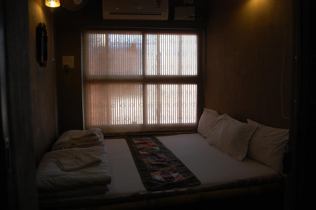 Shri Guest House Varanasi Oda fotoğraf
