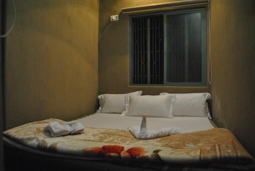 Shri Guest House Varanasi Oda fotoğraf
